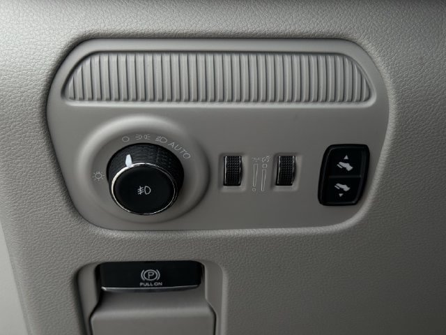 Used 2024 Jeep Wagoneer L Series II w/ Flexible Seating Group RWD image 22