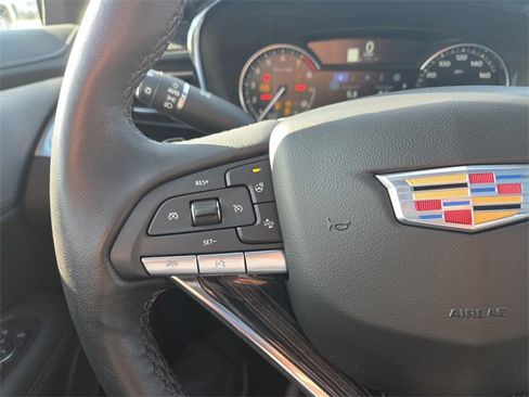 Used 2025 Cadillac XT6 Premium Luxury image 23