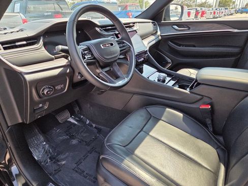 Used 2022 Jeep Grand Cherokee Overland RWD image 23