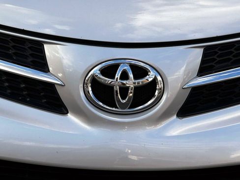 Used 2013 Toyota RAV4 XLE AWD/4WD image 6