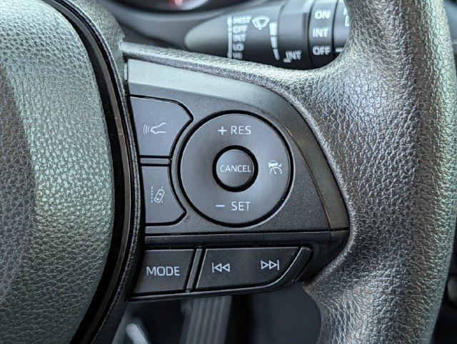 Used 2025 Toyota RAV4 XLE FWD image 19
