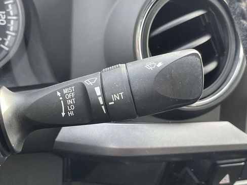 Used 2018 Toyota Tacoma TRD Sport image 22