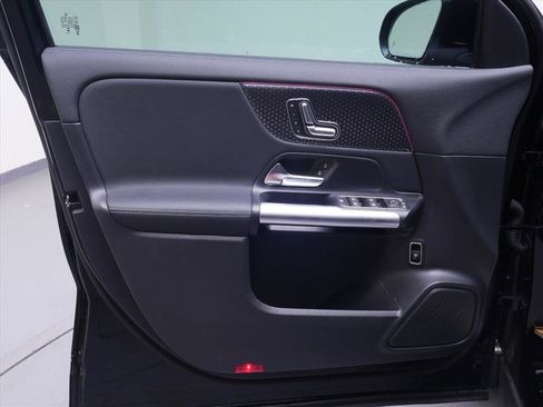 Used 2025 Mercedes-Benz GLA 250 image 15