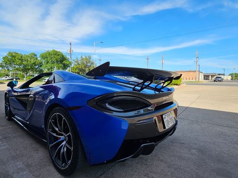 Used 2019 McLaren 570S Spider image 27