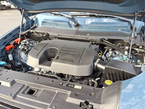 Certified 2025 Land Rover Defender 110 S image 31