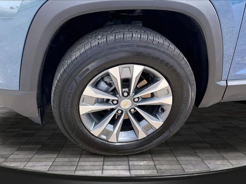 Used 2025 Chevrolet Equinox LT FWD image 9