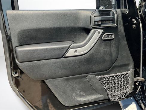 Used 2018 Jeep Wrangler Unlimited Sahara image 18