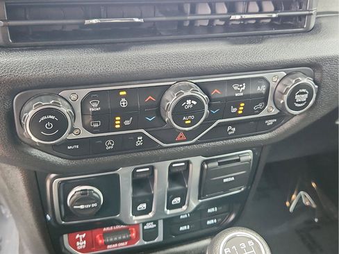 Used 2024 Jeep Wrangler Sport AWD/4WD image 13