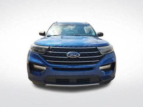 Used 2020 Ford Explorer XLT w/ Equipment Group 202A AWD/4WD image 2