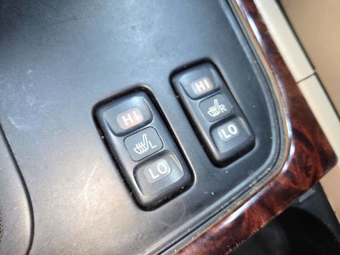 Used 2002 Toyota Land Cruiser image 98