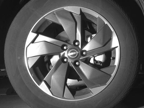 Used 2025 Nissan Rogue SV AWD/4WD image 13