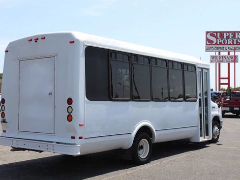 Used 2013 Ford E-450 and Econoline 450 Super Duty w/ Shuttle Bus Prep Pkg image 4