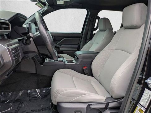 Certified 2025 Toyota Tacoma SR5 AWD/4WD image 15