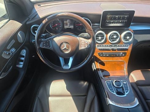 Used 2018 Mercedes-Benz GLC 300 4MATIC image 2