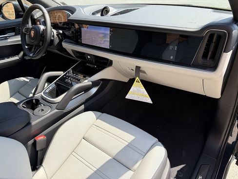 New 2025 Porsche Cayenne GTS image 17