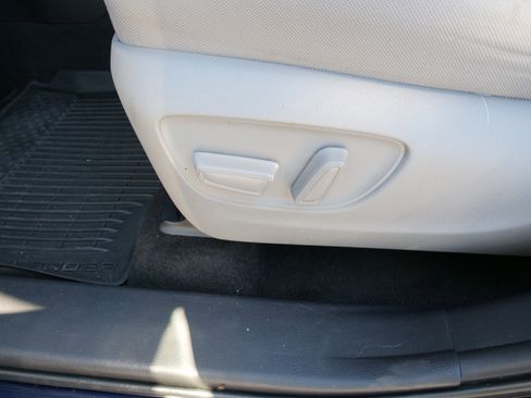 Used 2022 Toyota Highlander L image 19