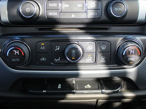 Used 2015 GMC Sierra 1500 SLE image 33