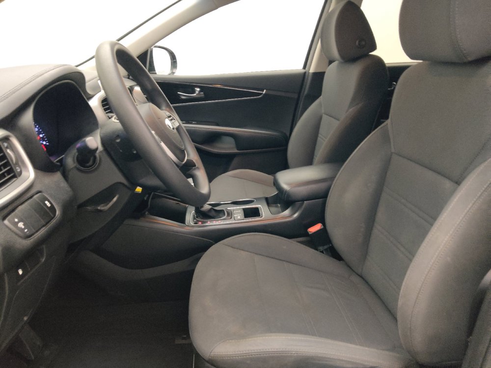 Used 2019 Kia Sorento L FWD image 17