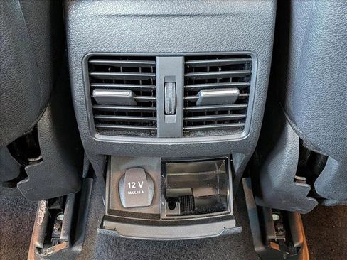 Used 2018 Mercedes-Benz GLA 250 4MATIC image 17