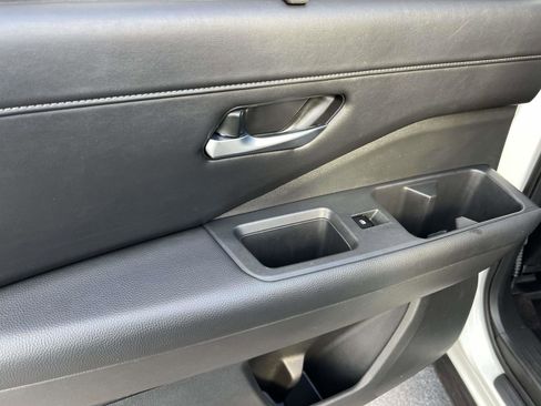 Used 2024 Nissan Pathfinder SL image 12