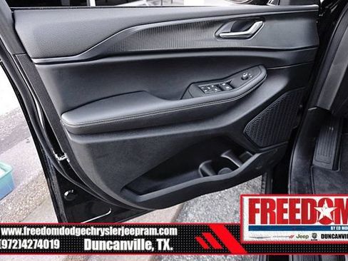 Used 2025 Jeep Grand Cherokee Altitude AWD/4WD image 36