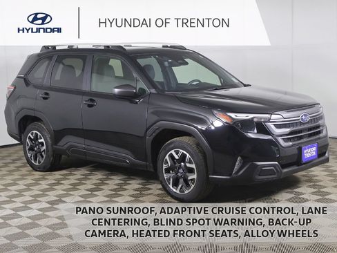 Used 2025 Subaru Forester Premium AWD/4WD image 1