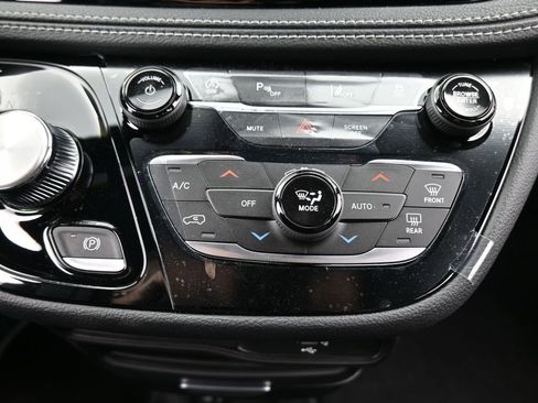 New 2026 Chrysler Pacifica Select image 19