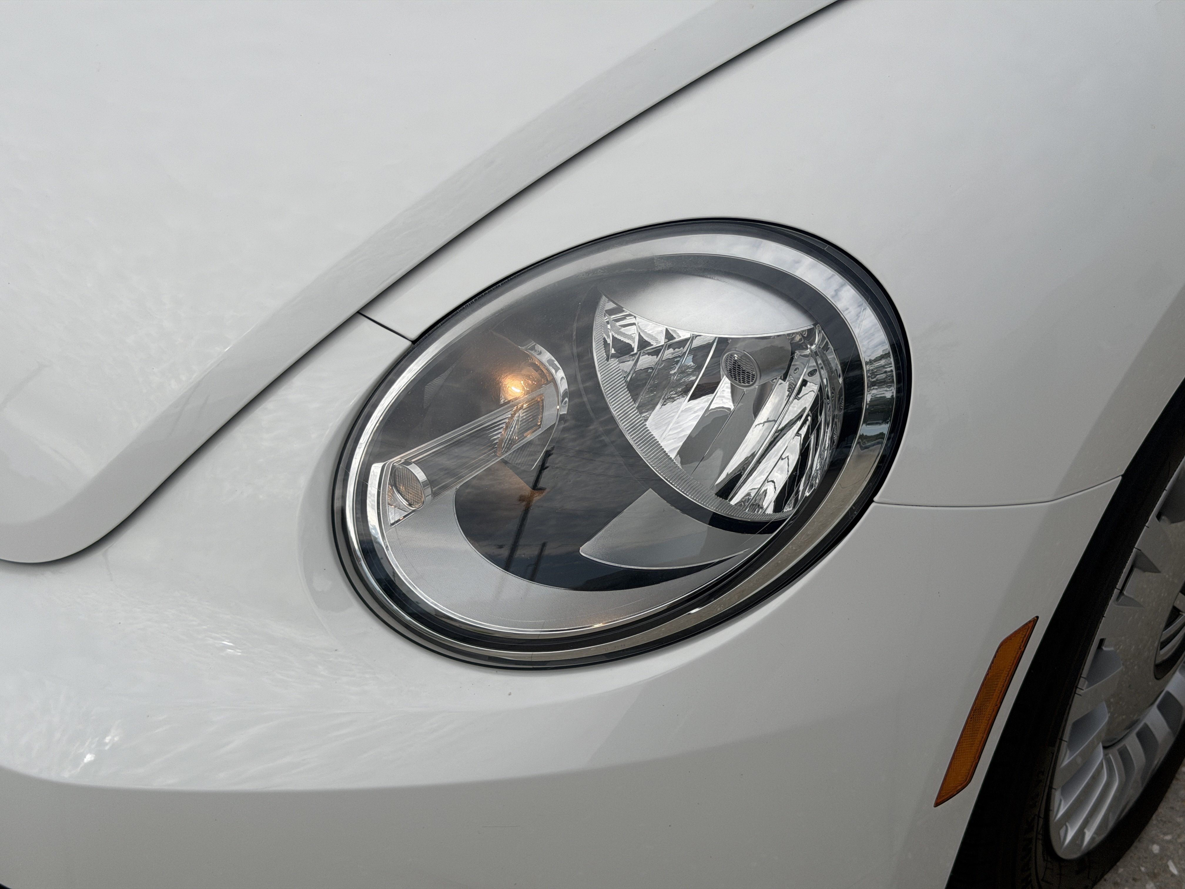 Used 2013 Volkswagen Beetle 2.5 FWD image 9