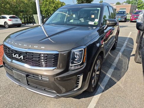 Used 2022 Kia Telluride S AWD/4WD image 3