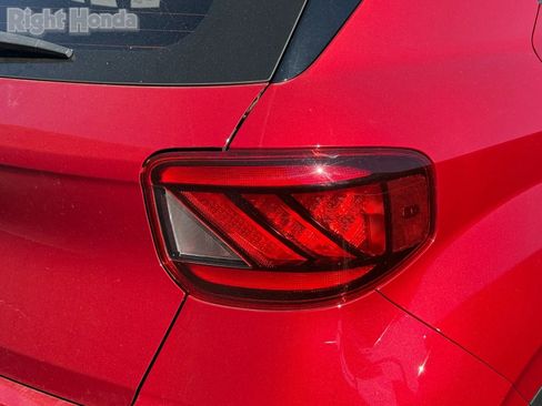 Used 2023 Hyundai Venue Limited image 11