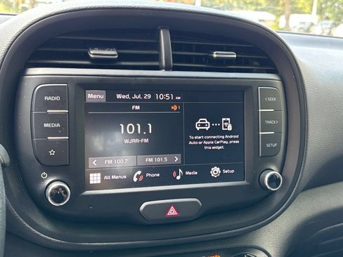 Used 2025 Kia Soul LX w/ LX Technology Package FWD image 20