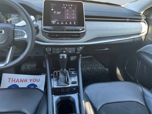 Used 2022 Jeep Compass Latitude AWD/4WD image 11