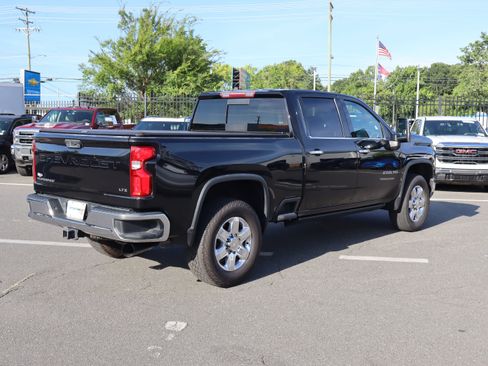 Used 2022 Chevrolet Silverado 2500 LTZ AWD/4WD image 11
