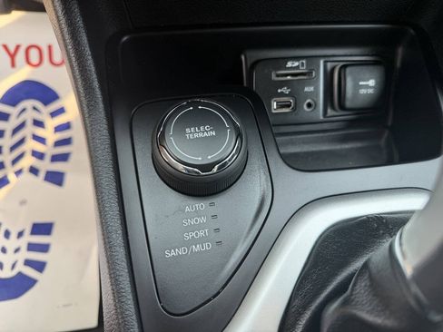 Used 2017 Jeep Cherokee Sport w/ Trailer Tow Group AWD/4WD image 16