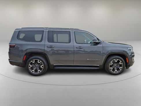 Used 2024 Jeep Wagoneer Series III AWD/4WD image 12