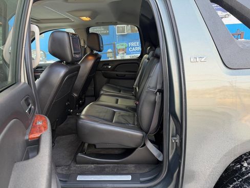 Used 2011 Chevrolet Avalanche LTZ image 11