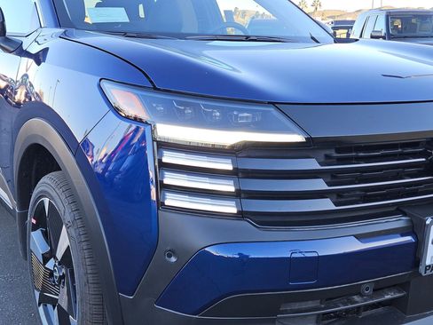 New 2026 Nissan Kicks SR FWD image 8