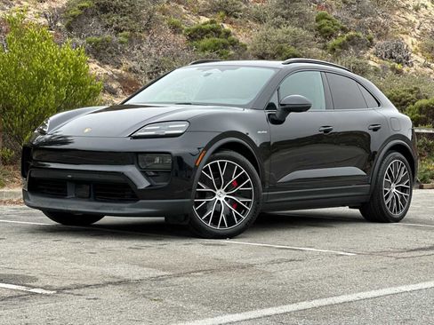 New 2025 Porsche Macan 4S Electric image 1