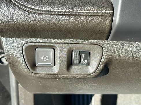 Used 2023 GMC Acadia SLE w/ Driver Convenience Package image 29