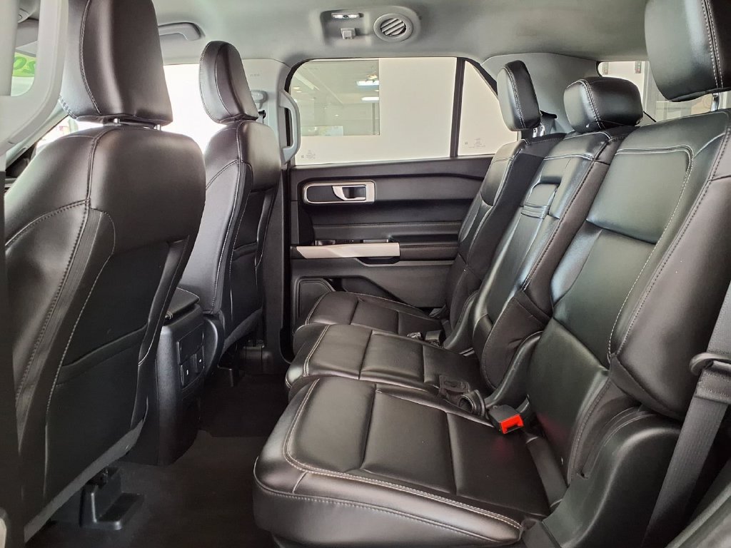 Used 2024 Ford Explorer XLT w/ Equipment Group 202A RWD image 14