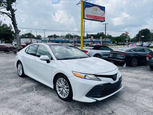 Used 2019 Toyota Camry XLE FWD image 25