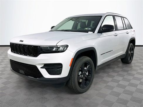 New 2025 Jeep Grand Cherokee Altitude image 22