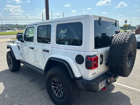 Used 2024 Jeep Wrangler Unlimited Rubicon AWD/4WD image 4