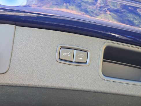 Used 2024 Porsche Macan image 16