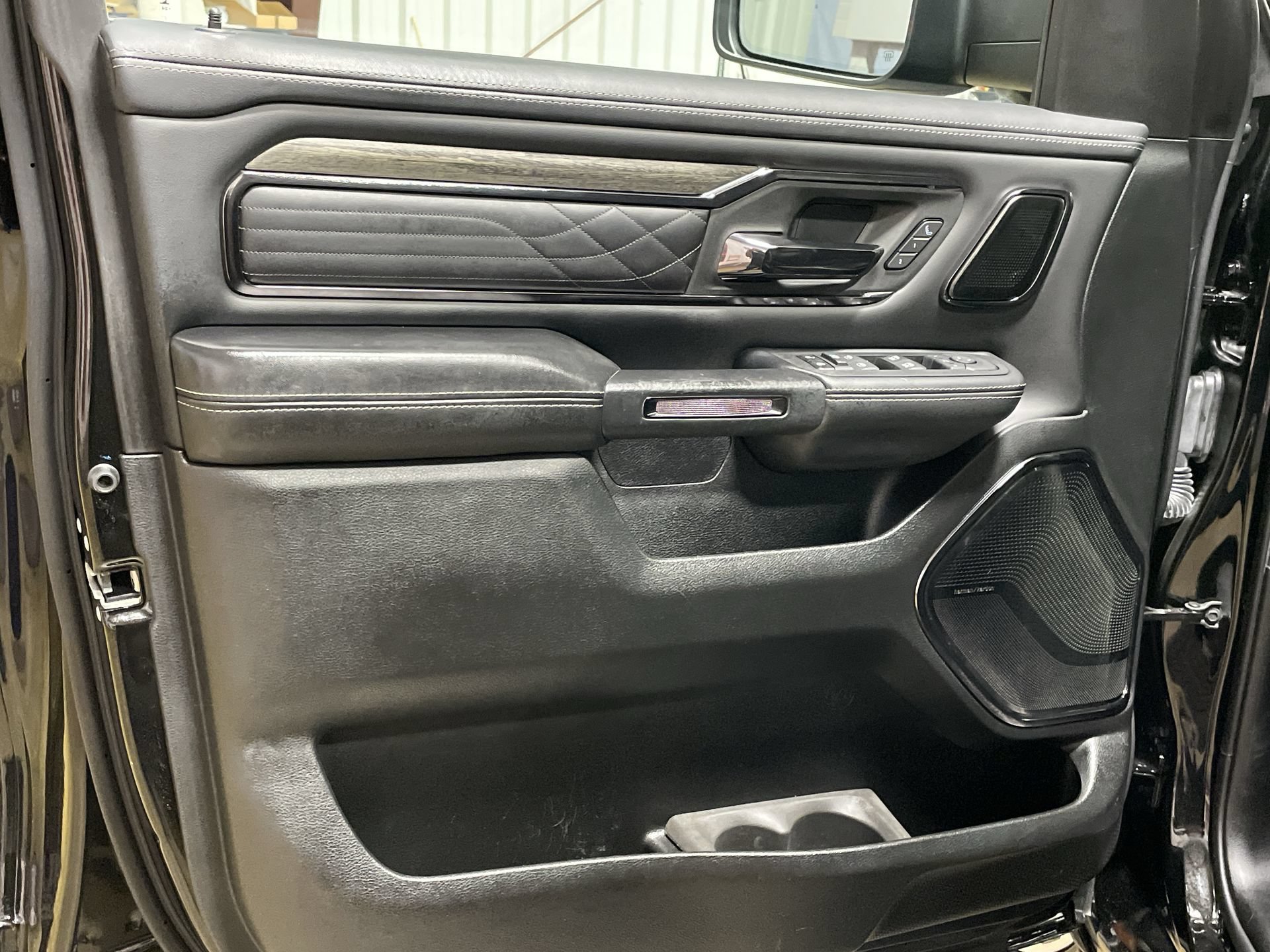 Used 2025 RAM 1500 Limited AWD/4WD image 12