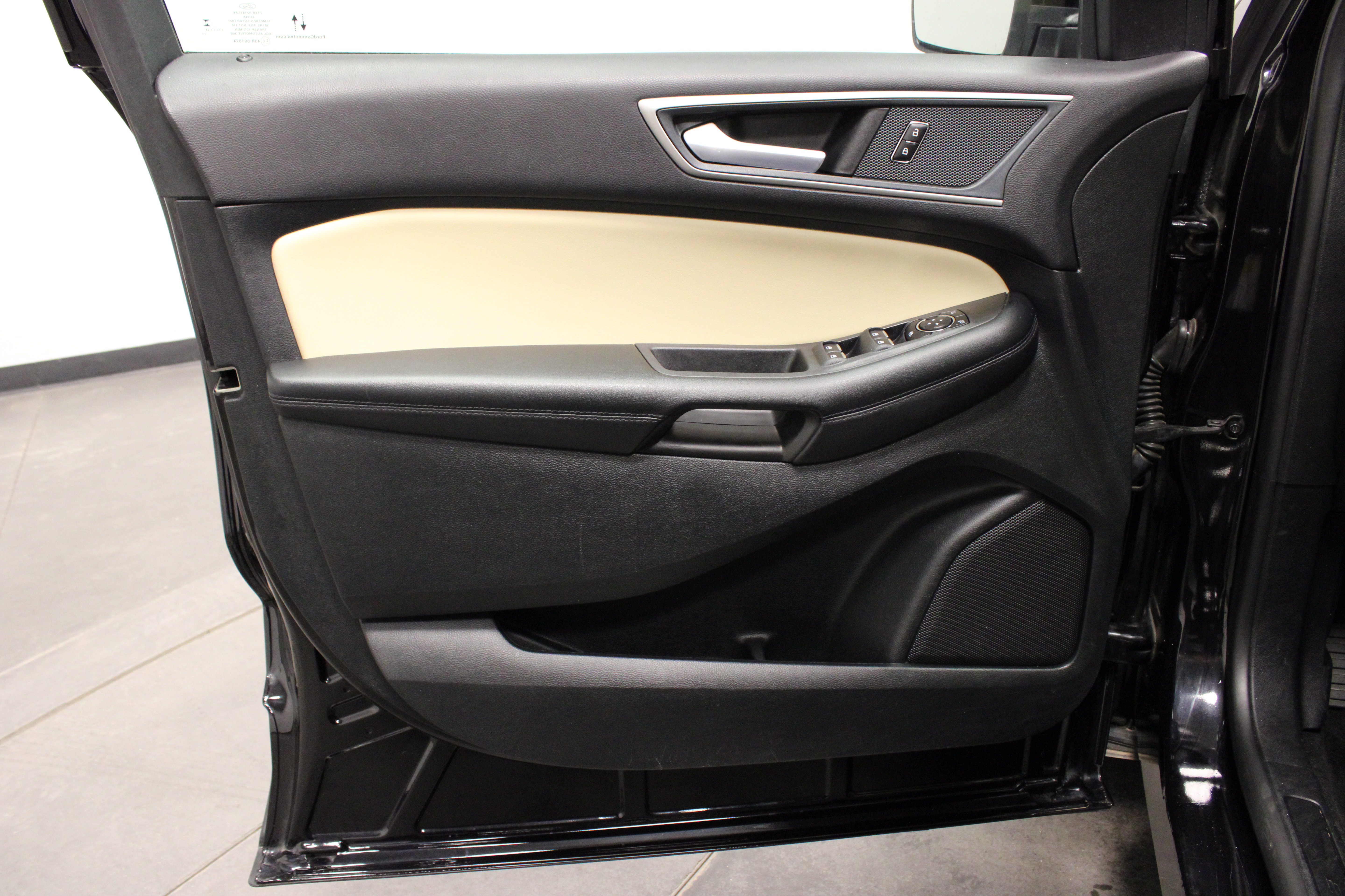 Used 2024 Ford Edge SEL AWD/4WD image 11
