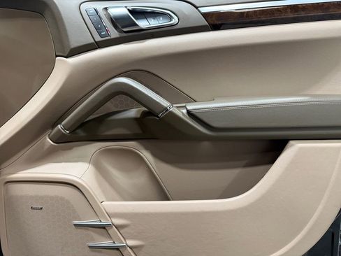 Used 2012 Porsche Cayenne S image 13