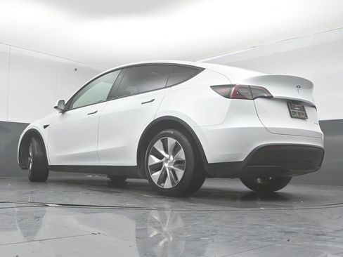 Used 2023 Tesla Model Y Long Range image 36