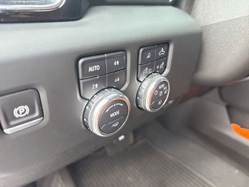 Used 2024 GMC Sierra 3500 Denali Ultimate AWD/4WD image 17