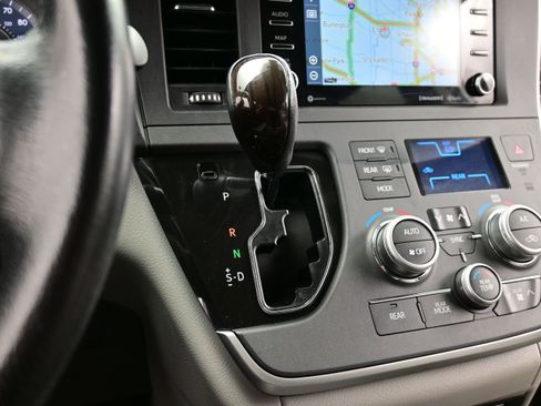 Used 2020 Toyota Sienna XLE w/ XLE Navigation Package AWD/4WD image 24